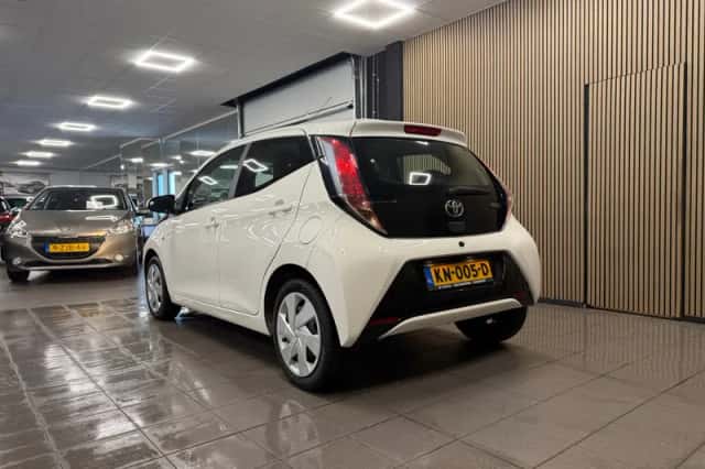 Toyota Aygo (2017) thumbnail 3