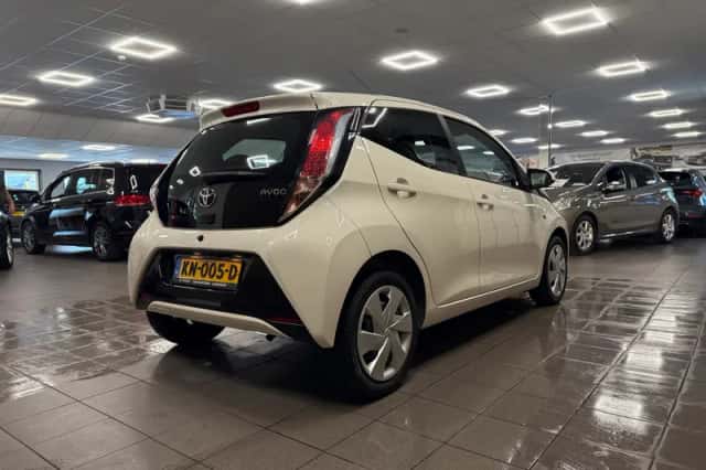 Toyota Aygo (2017) thumbnail 6