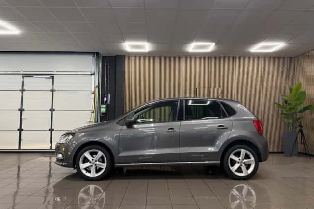 Volkswagen Polo (2016) thumbnail 2