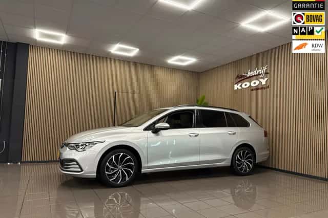 Volkswagen Golf (2022) thumbnail 1