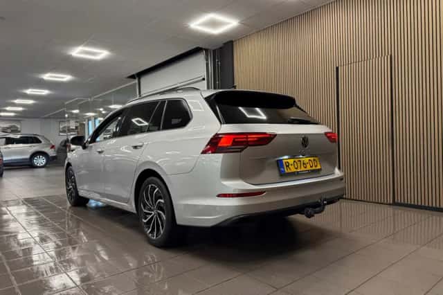 Volkswagen Golf (2022) thumbnail 3