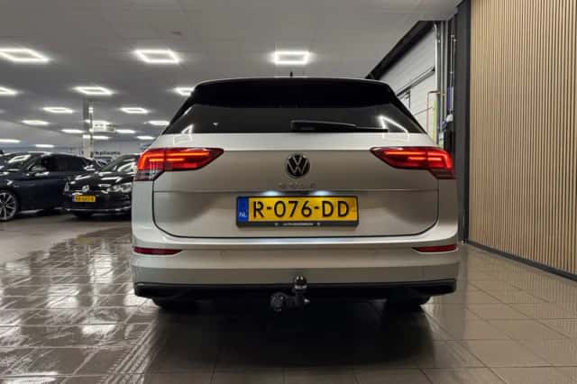 Volkswagen Golf (2022) thumbnail 4