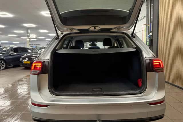 Volkswagen Golf (2022) thumbnail 5
