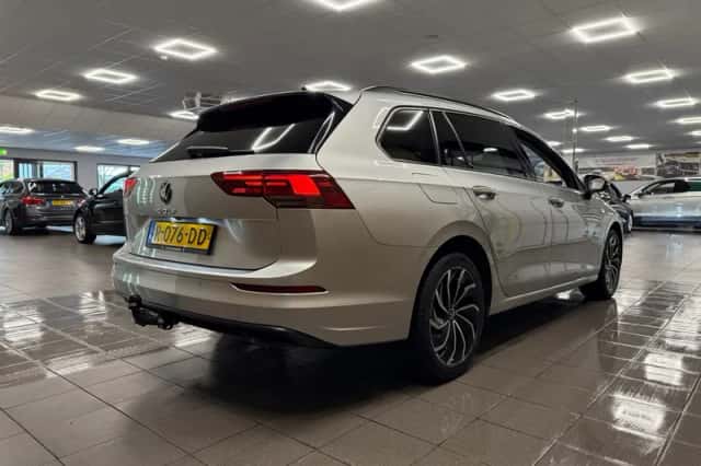 Volkswagen Golf (2022) thumbnail 6