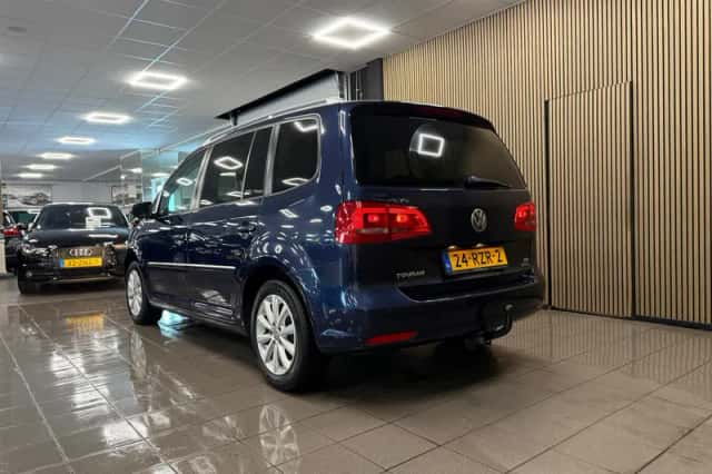 Volkswagen Touran (2011) thumbnail 3
