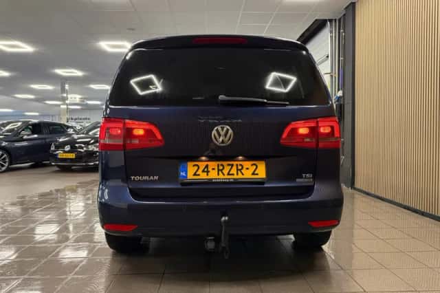 Volkswagen Touran (2011) thumbnail 4