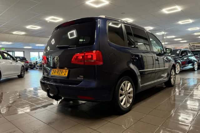 Volkswagen Touran (2011) thumbnail 6