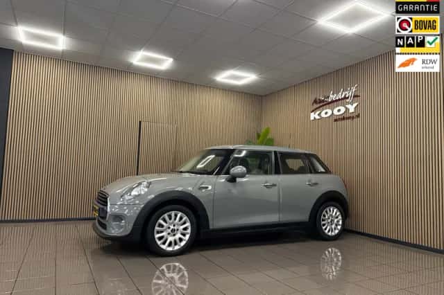 MINI Cooper (2016) thumbnail 1