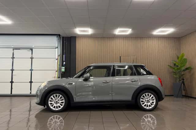 MINI Cooper (2016) thumbnail 2