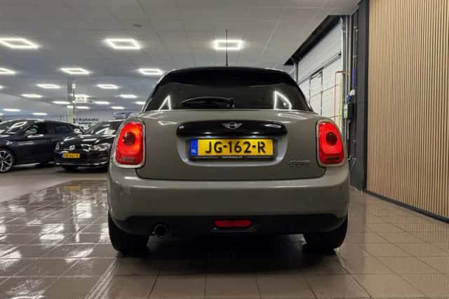 MINI Cooper (2016) thumbnail 4