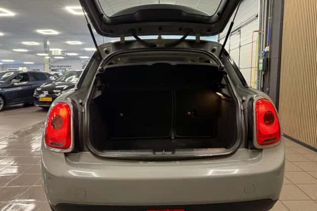 MINI Cooper (2016) thumbnail 5