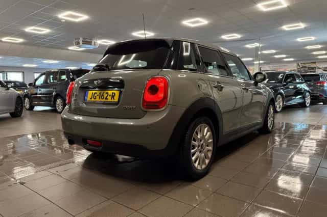 MINI Cooper (2016) thumbnail 6