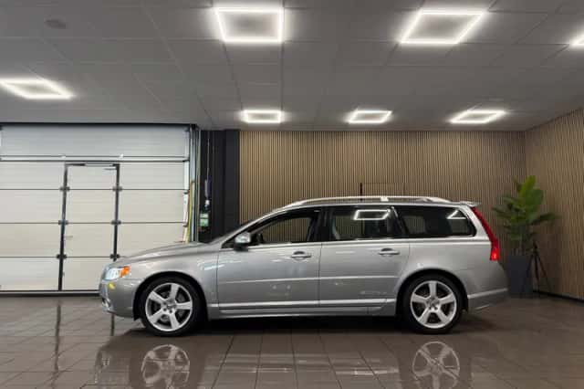 Volvo V70 (2011) thumbnail 2