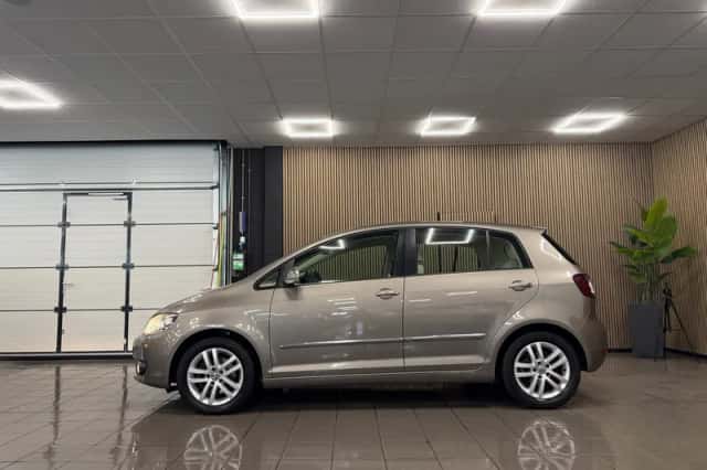 Volkswagen Golf (2009) thumbnail 2