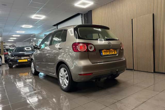 Volkswagen Golf (2009) thumbnail 3