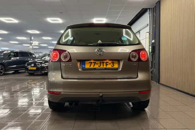 Volkswagen Golf (2009) thumbnail 4