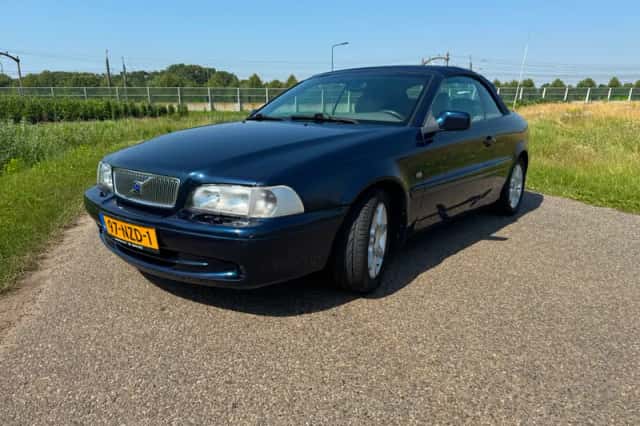 Volvo C70 (2001) thumbnail 2