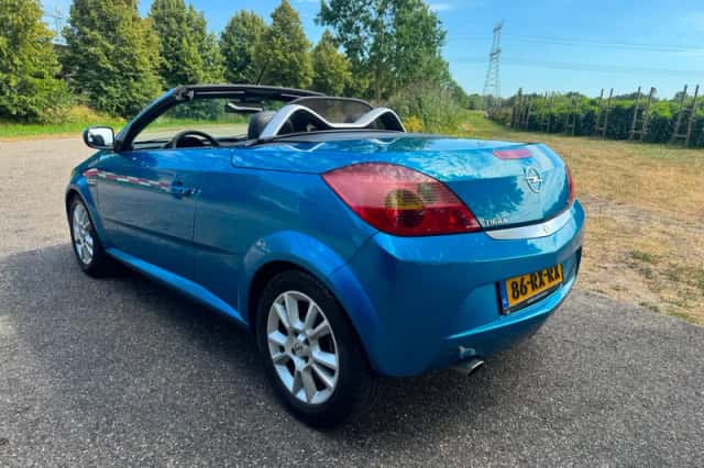 Opel Tigra TwinTop (2005) thumbnail 3