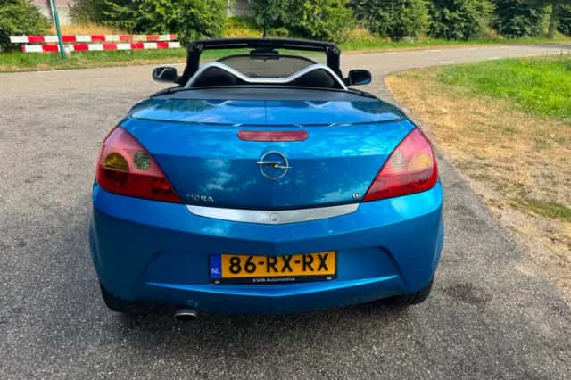 Opel Tigra TwinTop (2005) thumbnail 4