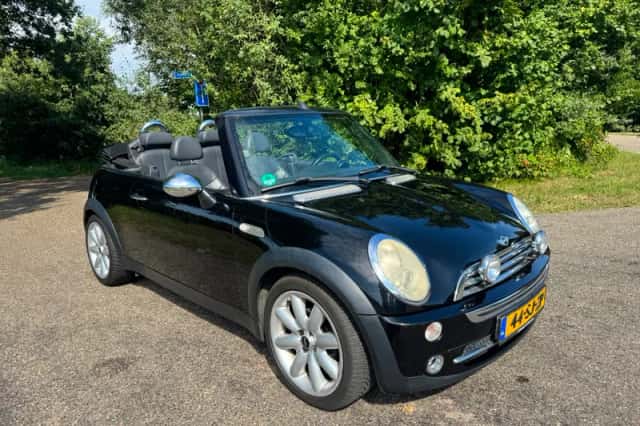 MINI Cabrio (2005) thumbnail 2