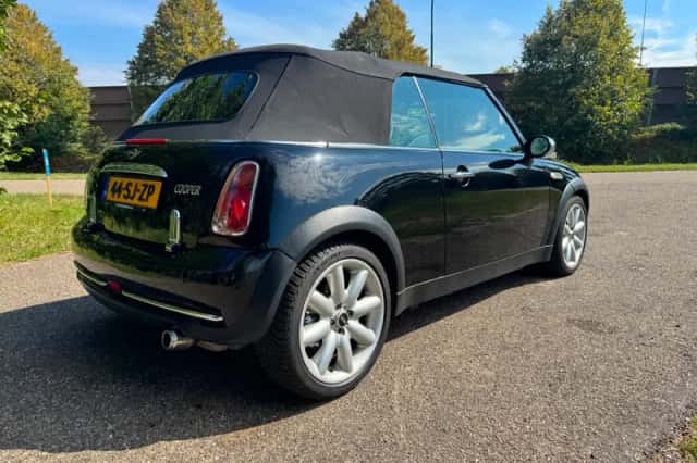MINI Cabrio (2005) thumbnail 3
