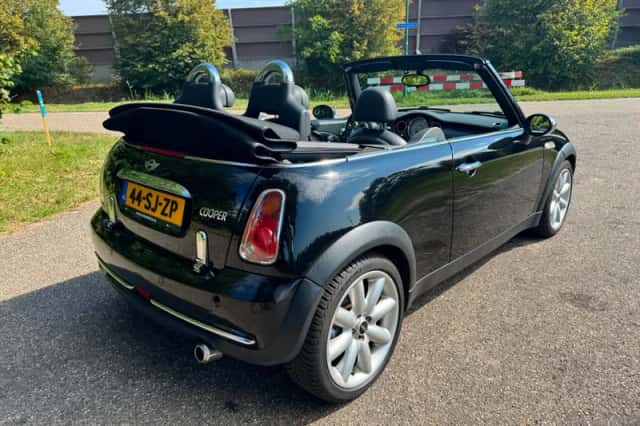MINI Cabrio (2005) thumbnail 4