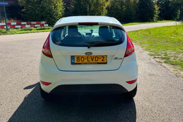 Ford Fiesta (2010) thumbnail 4