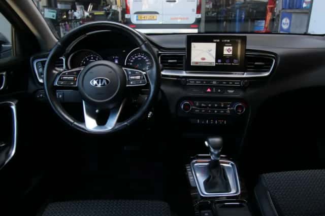 Kia Ceed (2019) thumbnail 5