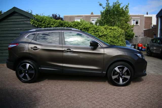 Nissan Qashqai (2015) thumbnail 3