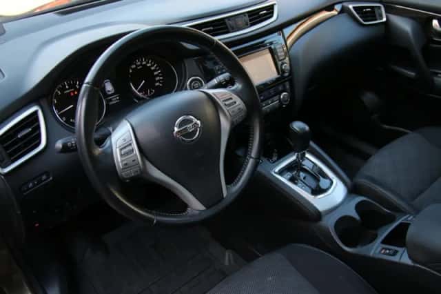Nissan Qashqai (2015) thumbnail 4