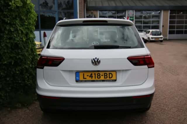 Volkswagen Tiguan (2018) thumbnail 6