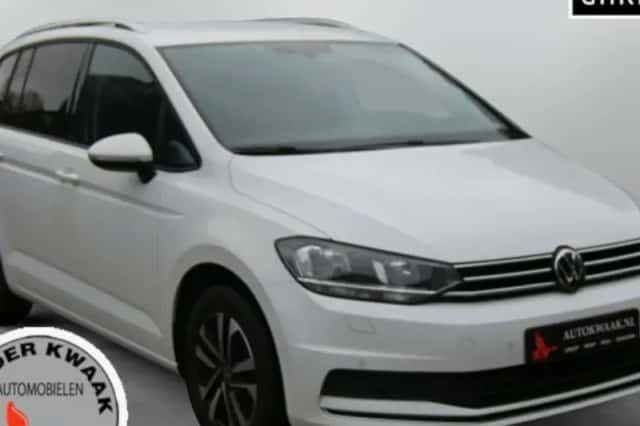 Volkswagen Touran (2021) thumbnail 1