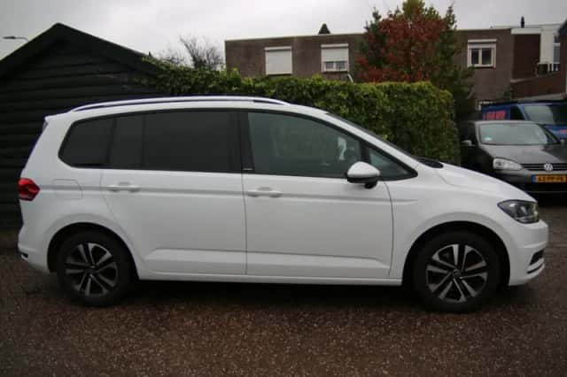 Volkswagen Touran (2021) thumbnail 3