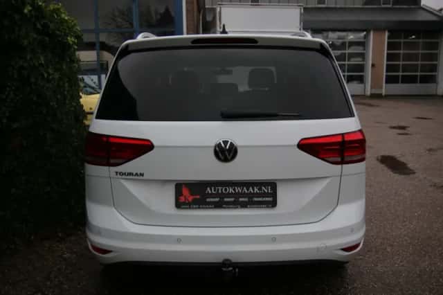 Volkswagen Touran (2021) thumbnail 6