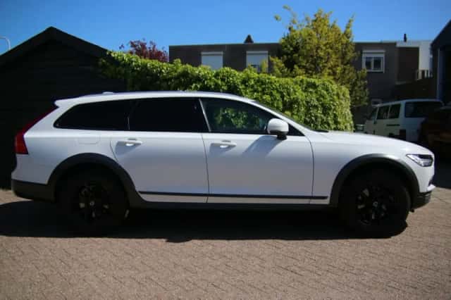 Volvo V90 (2019) thumbnail 3