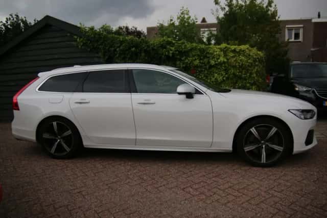Volvo V90 (2018) thumbnail 2
