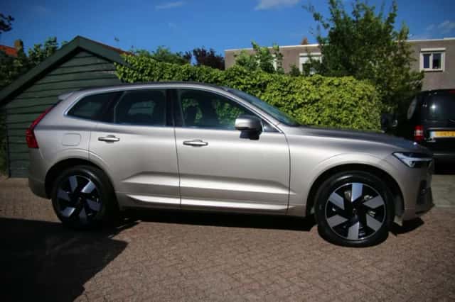 Volvo XC60 (2023) thumbnail 3