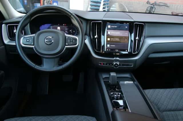 Volvo XC60 (2023) thumbnail 5