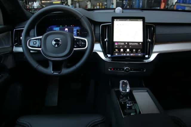 Volvo XC90 (2026) thumbnail 3