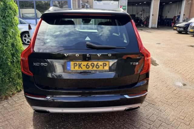 Volvo XC90 (2017) thumbnail 4