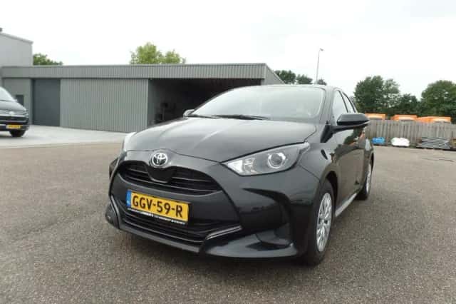 Toyota Yaris (2024) thumbnail 1