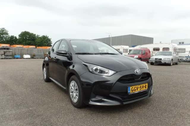 Toyota Yaris (2024) thumbnail 2