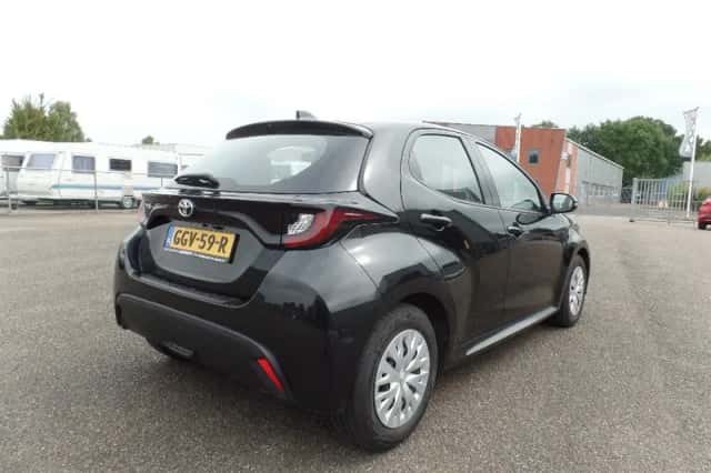 Toyota Yaris (2024) thumbnail 4