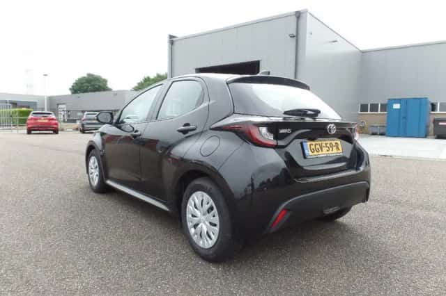 Toyota Yaris (2024) thumbnail 5