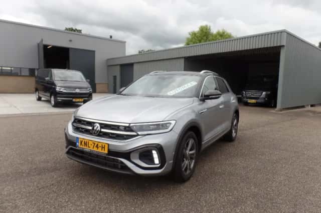 Volkswagen T-Roc (2025) thumbnail 1