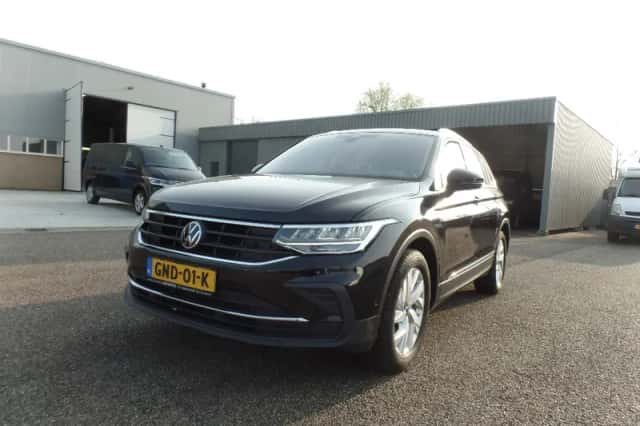 Volkswagen Tiguan (2023) thumbnail 1