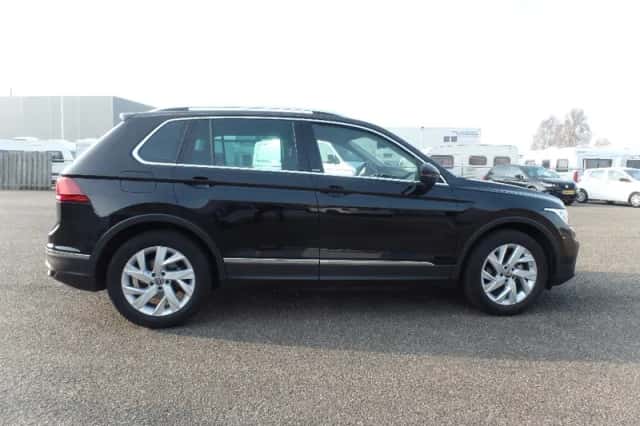 Volkswagen Tiguan (2023) thumbnail 3