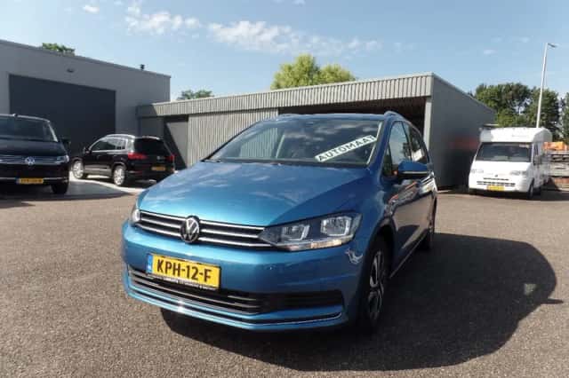 Volkswagen Touran (2023) thumbnail 1