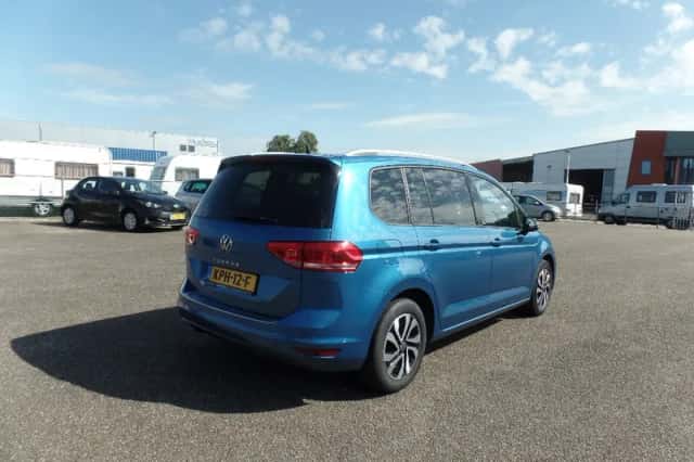 Volkswagen Touran (2023) thumbnail 4