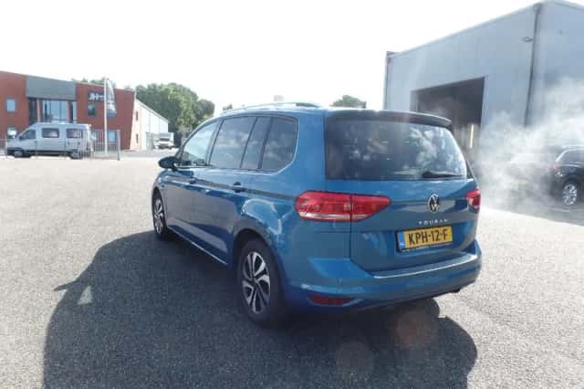 Volkswagen Touran (2023) thumbnail 5